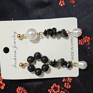 Mismatched black 🖤 earrings NWT